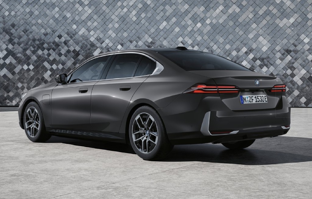 将于2月份首发 全新BMW i5旅行版实车曝光