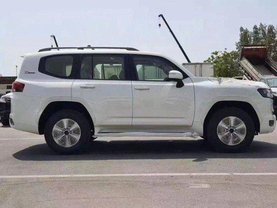 lc300酷路泽 3.5TT现车 GR运动版配置详情