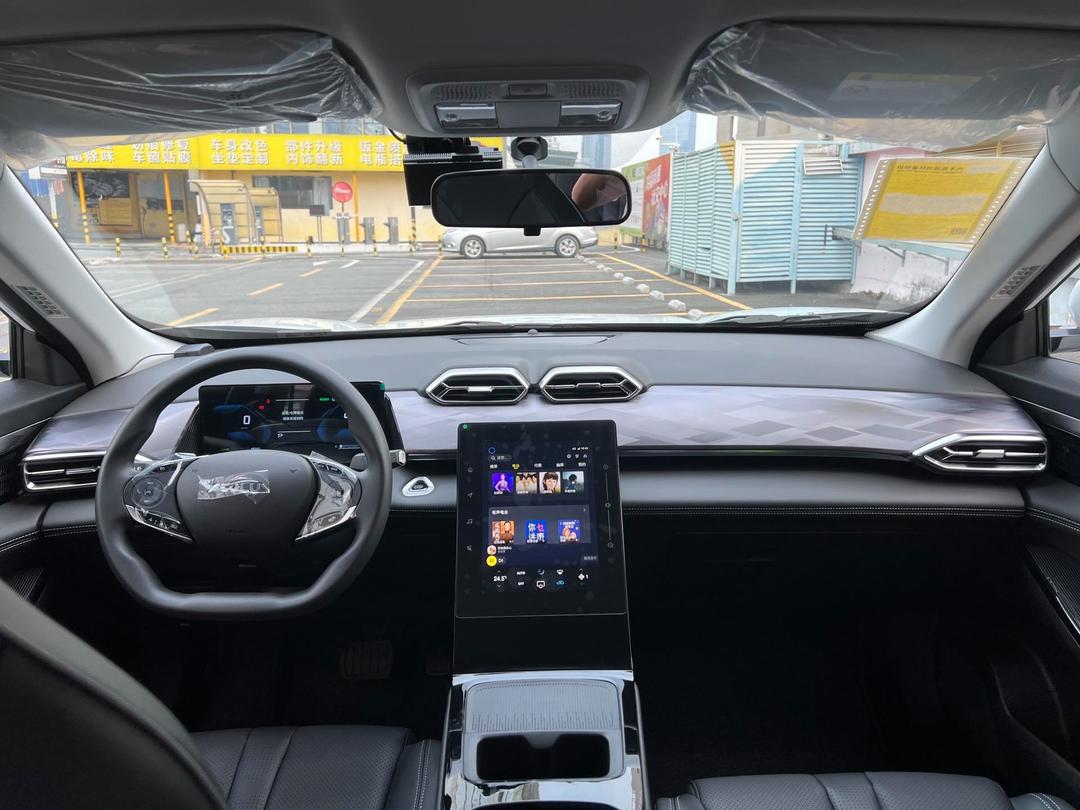 成都SKY EV01降2.00万 仅14.99万可入手